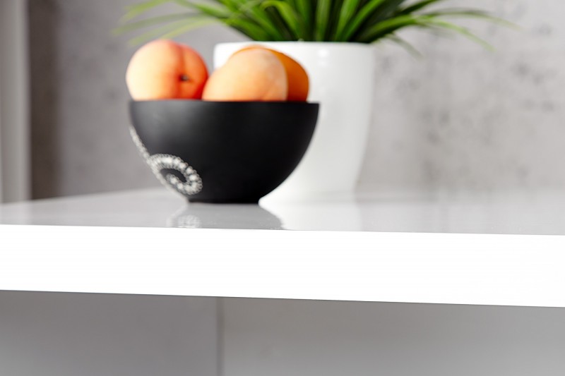 Bureau design 120x75 cm en bois teinté blanc laqué