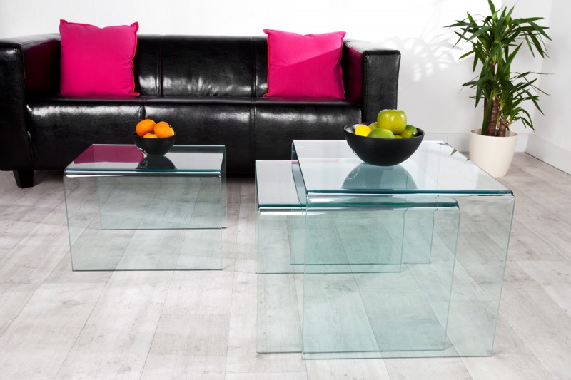 Ensemble de 3 tables basses en verre trempé coloris transparent Ensemble de 3 tables basses en verre trempé coloris transparent