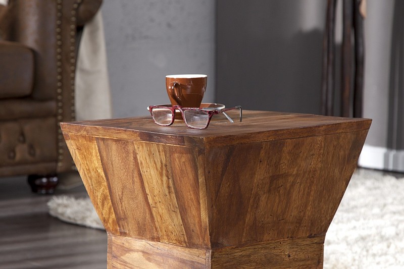 Table d'appoint en bois massif design pyramide