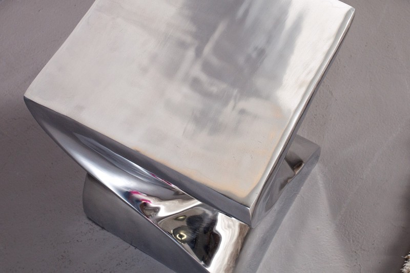 Tabouret design en aluminium argenté 45cm