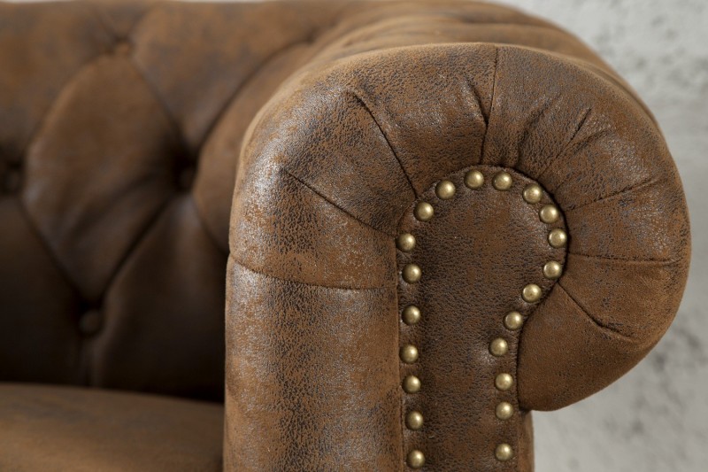 Fauteuil design chesterfield teinté marron