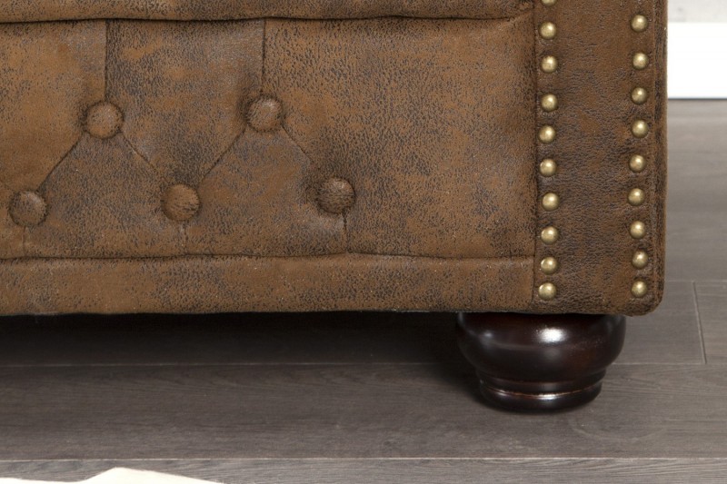 Fauteuil design chesterfield teinté marron