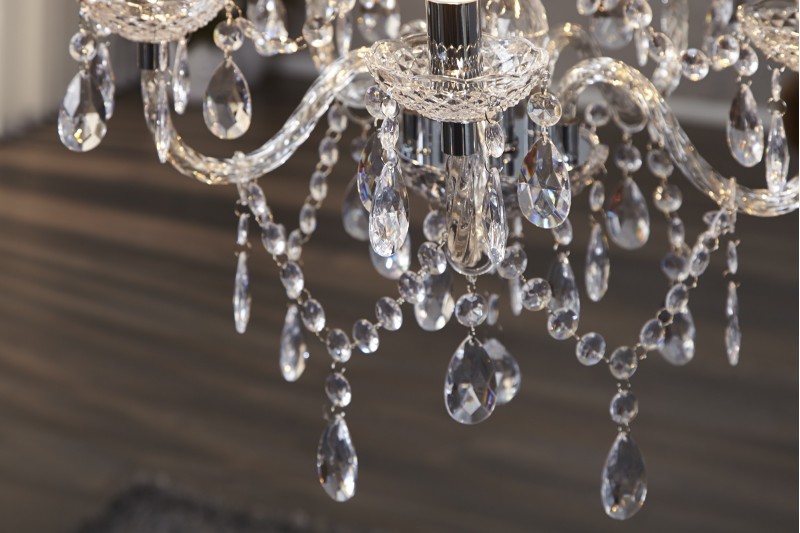 Lustre transparent suspendue  avec 5 bougies