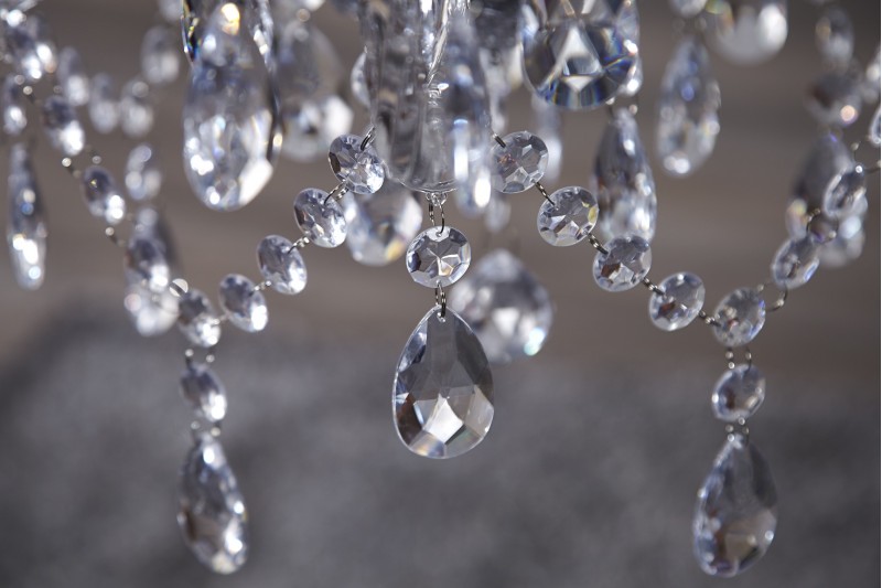 Lustre transparent suspendue  avec 5 bougies