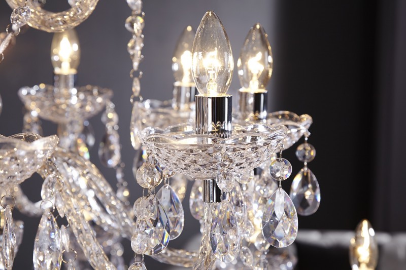 Lustre suspendu classique à 30 bougies coloris transparent