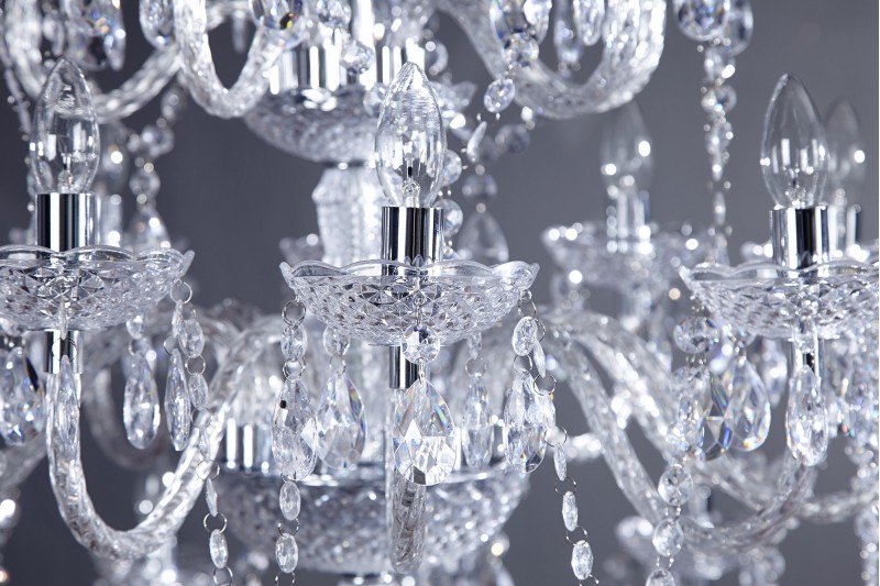 Lustre suspendu classique à 30 bougies coloris transparent