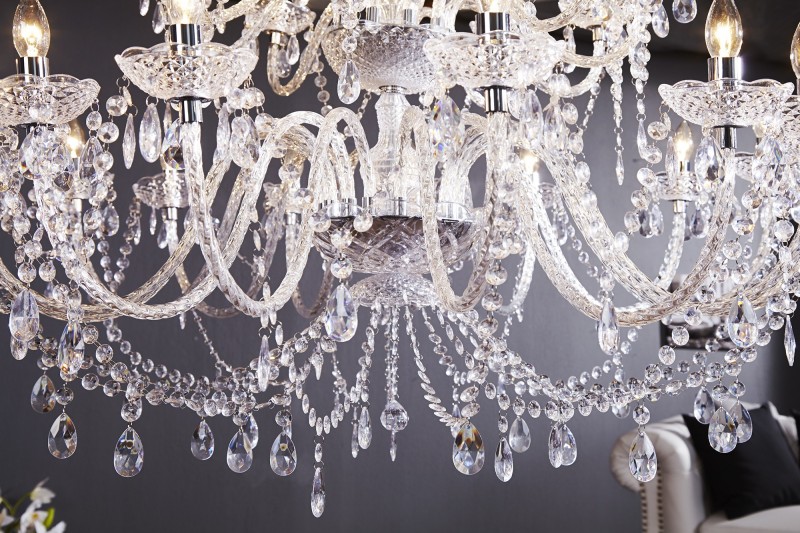Lustre suspendu classique à 30 bougies coloris transparent