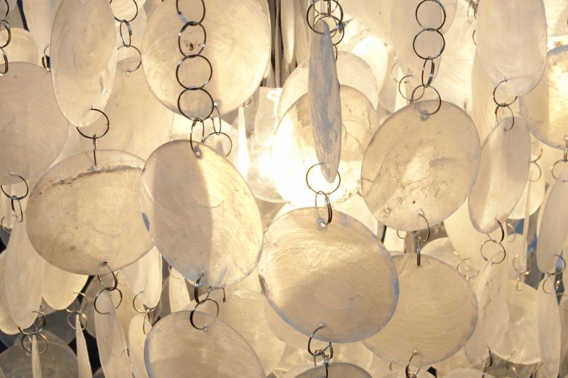 Lampe suspendue rectangulaire 80 cm avec des perles nacrées