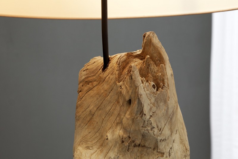 Lampadaire en bois flotté coloris beige