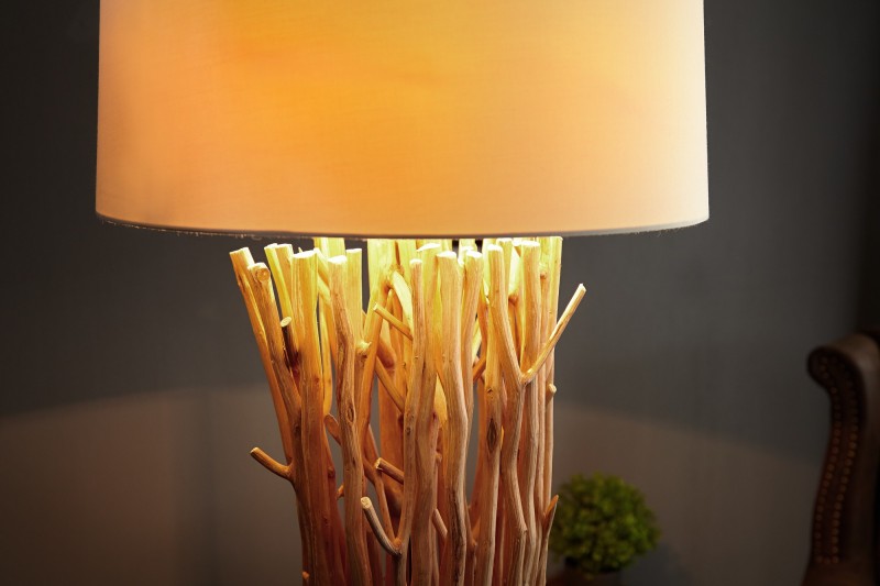 Lampadaire design 175 cm en bois flotté coloris blanc
