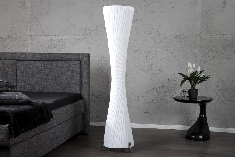 Lampadaire ovale de 180cm en latex plissé blanc