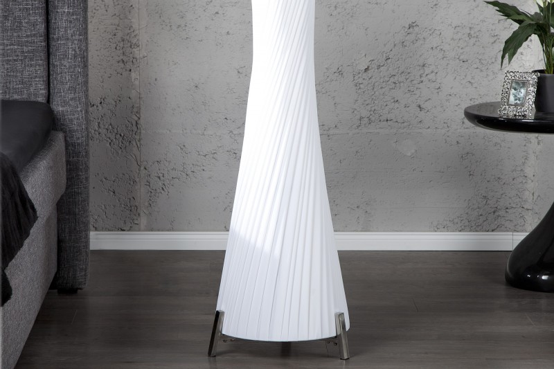 Lampadaire ovale de 180cm en latex plissé blanc