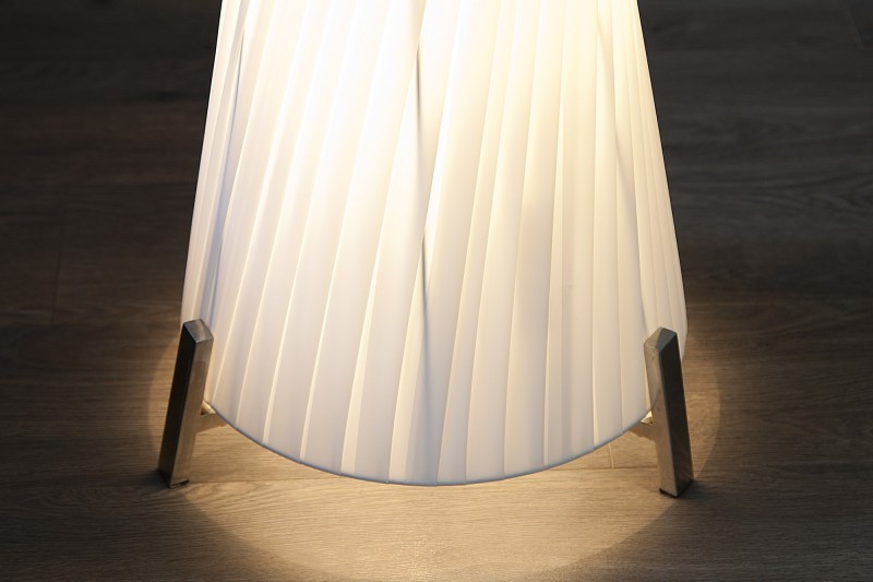 Lampadaire ovale de 180cm en latex plissé blanc