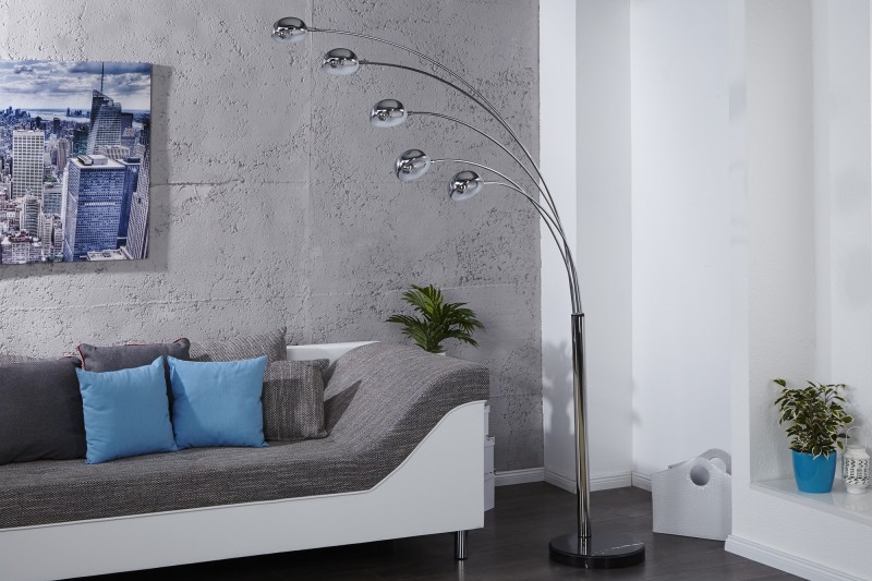 Lampadaire design spot à 5 lampes en métal argenté