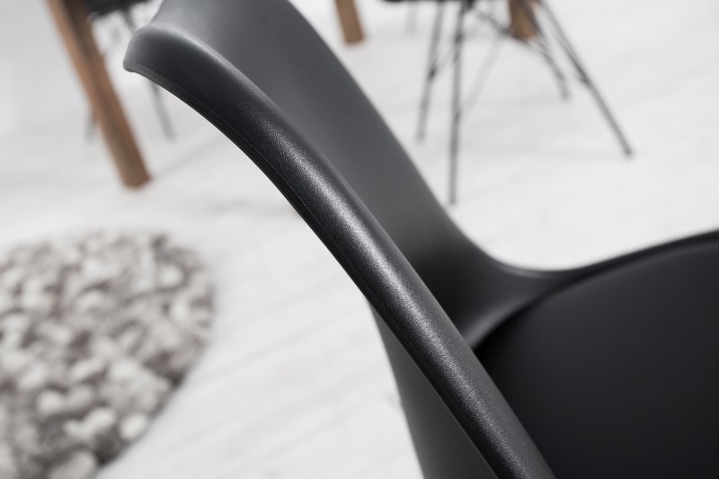 Lot de 4 chaises moderne alliant simili cuir noir laqué et métal