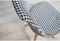 Lot de 4 chaises design en tissu carreaux noir et blanc