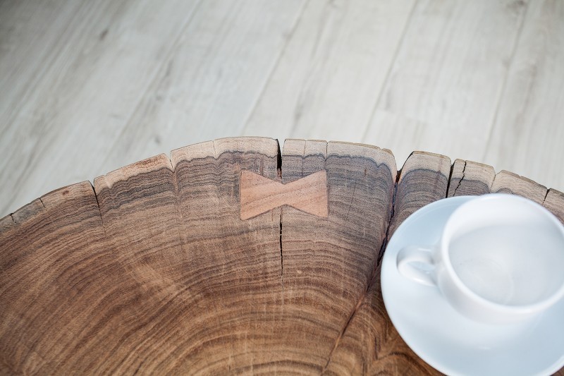 Table d'appoint en bois design industriel