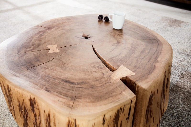 Table basse roulette en bois massif design naturel