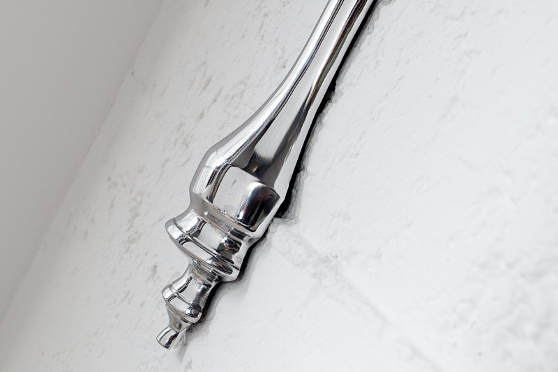 Support mural style baroque 60 cm en aluminium argenté Support mural style baroque 60 cm en aluminium argenté