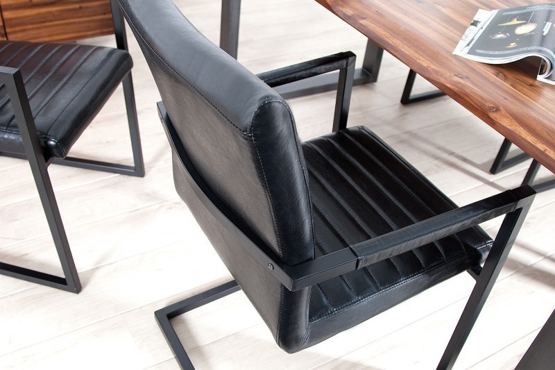 Lot de 4 chaises alliant simili cuir noir laqué et acier inoxydable