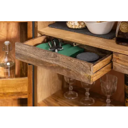 Meuble de bar SCORPION 141 cm – Bois massif de manguier brun sculpté, piètement noir, rangement pour bouteilles et verres