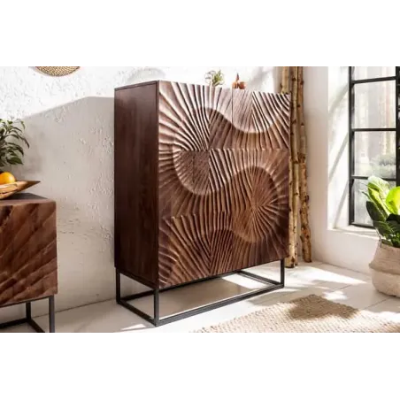 Buffet haut SCORPION 120 cm – Bois massif d’acacia brun foncé, piètement métal noir, façades sculptées 3D