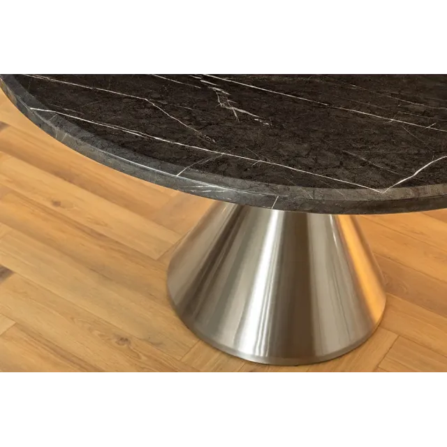 Table ronde ELEGANCIA 130 cm – Plateau en marbre noir et pied colonne en acier chromé