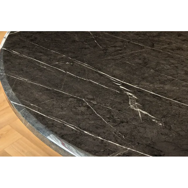 Table ronde ELEGANCIA 130 cm – Plateau en marbre noir et pied colonne en acier chromé