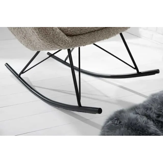 Fauteuil à bascule design scandinave – Tissu bouclé champagner greige, structure en métal noir
