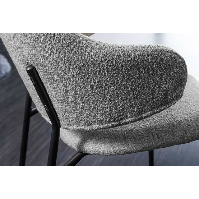 Chaise design VOGUE – Revêtement bouclé gris & pieds en métal noir mat | Élégance moderne & confort assuré