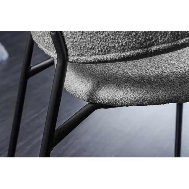 Chaise design VOGUE – Revêtement bouclé gris & pieds en métal noir mat | Élégance moderne & confort assuré