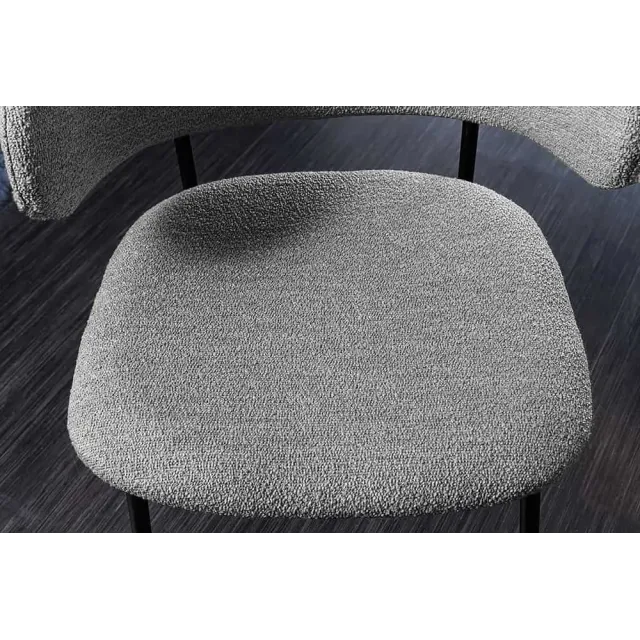 Chaise design VOGUE – Revêtement bouclé gris & pieds en métal noir mat | Élégance moderne & confort assuré