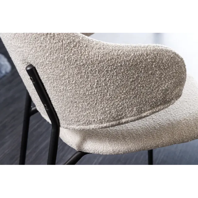 Chaise design VOGUE – Bouclé greige & pieds en métal noir mat | Élégance contemporaine et confort