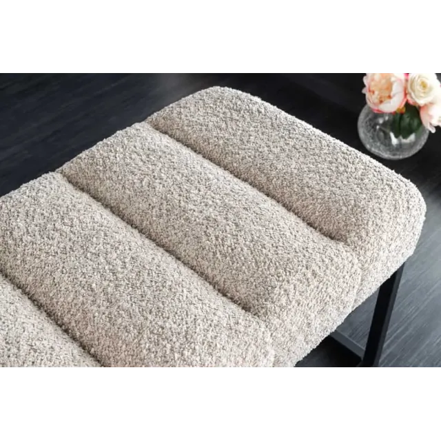Banc design PETIT BEAUTÉ – 110 cm – Tissu bouclé champagner greige & pieds métal noir