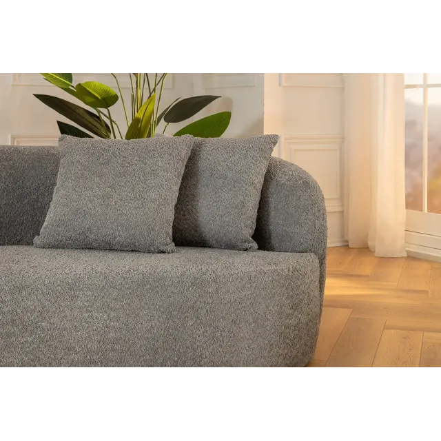 Canapé 3 places ATELIER – 230 cm – Tissu bouclé gris avec coussins inclus, design contemporain Canapé 3 places ATELIER – 230 cm – Tissu bouclé gris avec coussins inclus, design contemporain
