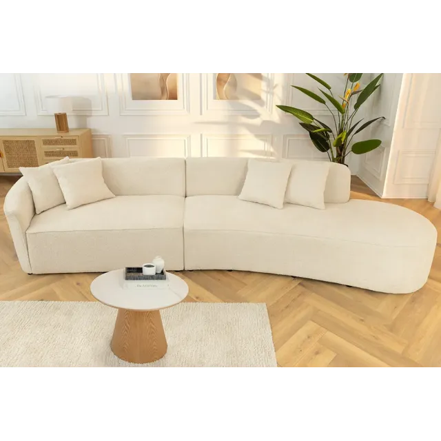 Canapé XXL ATELIER L 330 cm en tissu bouclé beige – Grand sofa moderne 4 places avec coussins inclus Canapé XXL ATELIER L 330 cm en tissu bouclé beige – Grand sofa moderne 4 places avec coussins inclus