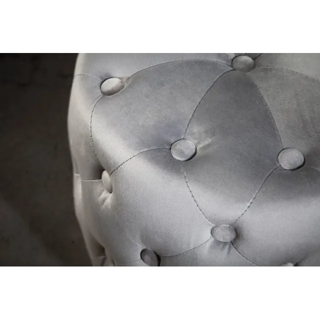 Pouf design baroque moderne – Velours gris clair & base dorée – 37 cm Pouf design baroque moderne – Velours gris clair & base dorée – 37 cm