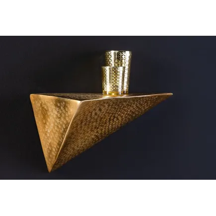 Étagère murale PYRAMID 40 cm – Design pyramidal doré antique en métal, finition martelée à la main