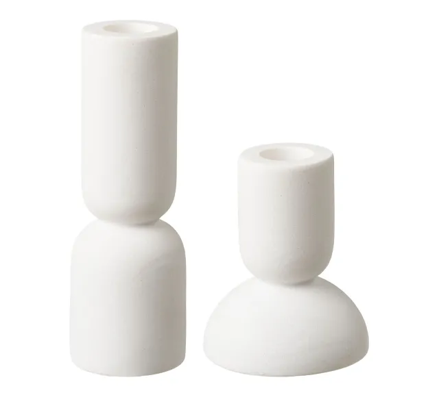 Pack ambiance moderne – Table chêne noir, chaises bois et déco coordonnée/ Elsines