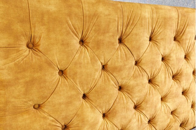 Lit Chesterfield PARIS 160x200 Velours Jaune Moutarde