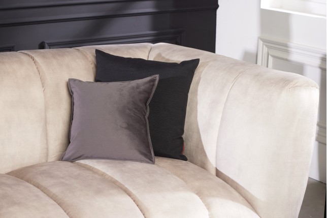 Canapé NOBLESSE 3 places velours champagne pieds noirs
