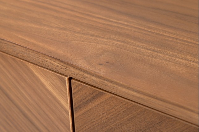Buffet bas GRANDEZZA 180cm noyer et métal noir