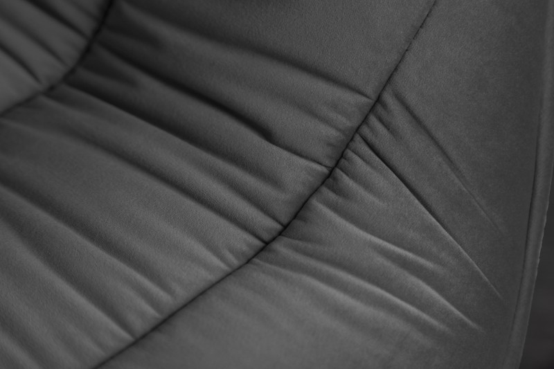 Chaise design scandinave de salle à manger coloris gris en microfibre avec piétement en métal Chaise design scandinave de salle à manger coloris gris en microfibre avec piétement en métal