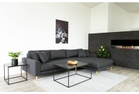 Canapé d'angle droit design coloris gris foncé en tissu avec des pieds en bois naturel