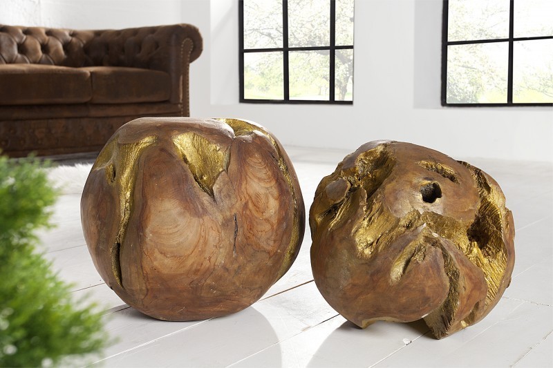 Ensemble de 2 objets décoratifs en bois de teck peint doré