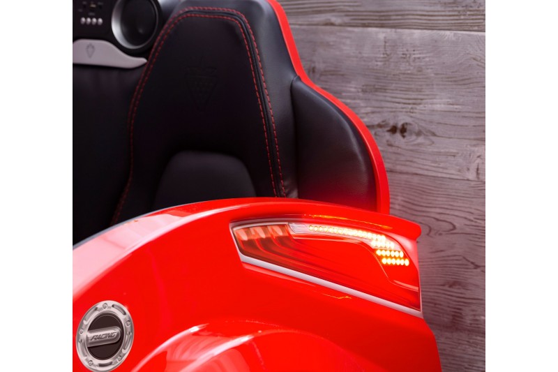 Lit voiture design pour enfant  rouge laquée avec LED