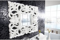 Miroir design encadré en polyrésine teinté blanc