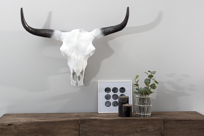 Trophée mural design crâne de taureau coloris blanc et noir de 70 cm
