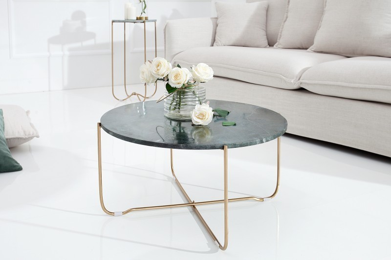 Table basse design en marbre coloris vert avec piétement en métal doré