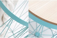 tables d'appoint design cage coloris menthe avec plateau amovible chêne
